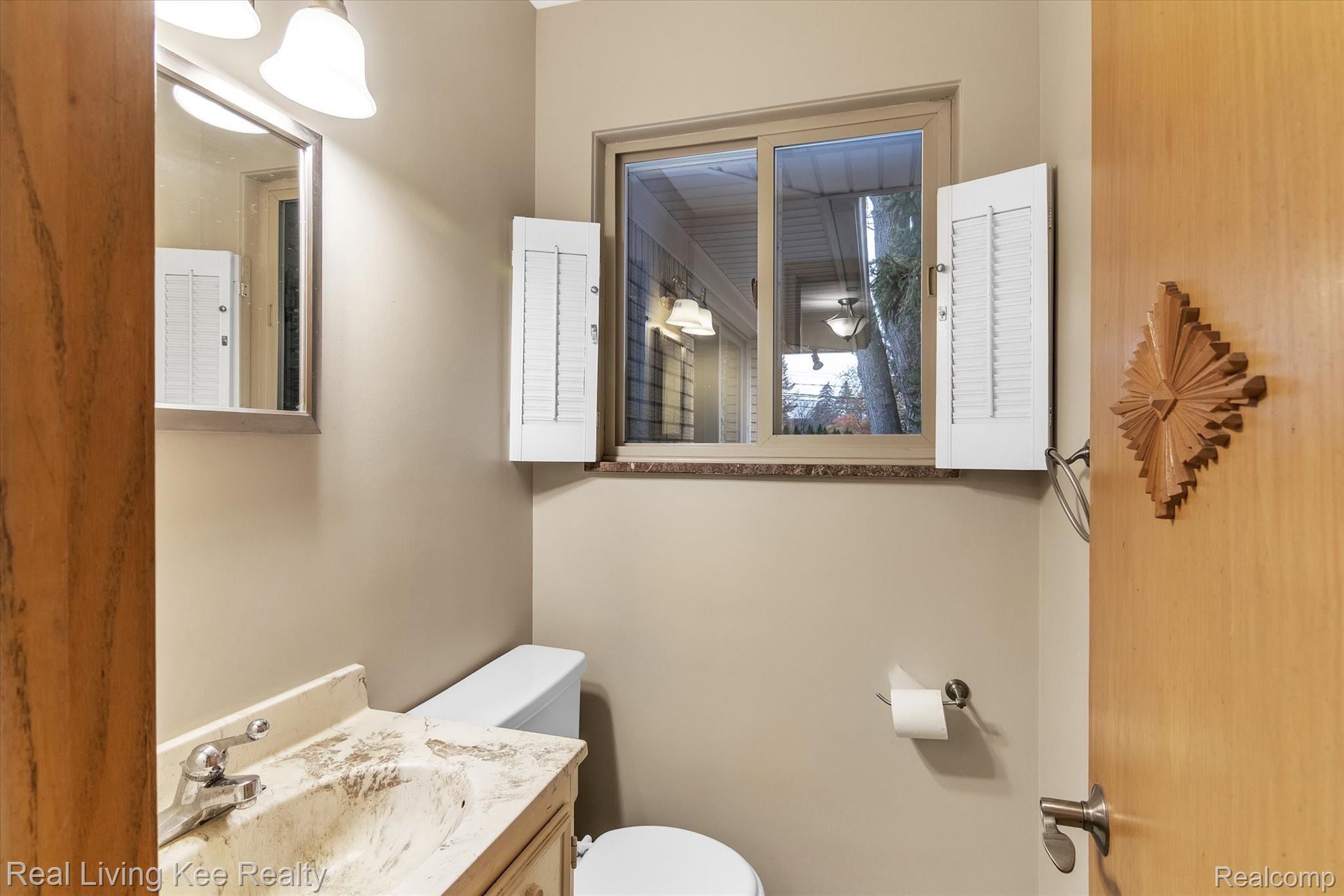 710 Castlebar Drive Rochester, MI 48309 - Photo 23 of 35 23-710 Castlebar Dr-Windowstill Real Estate Photography-23.jpg