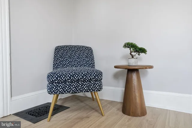 a view of entryway with furniture