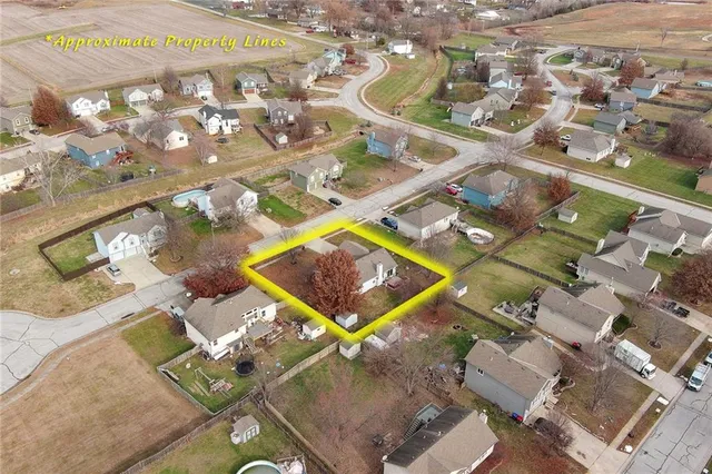 $370,000 | 15609 Pebble Drive, Basehor, KS 66007
