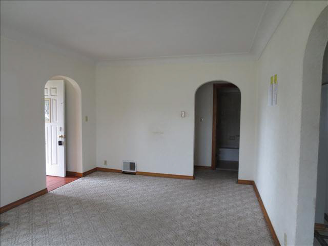 9010 Jackman Road Temperance, MI 48182 - Photo 5 of 7 20354208-4.JPG