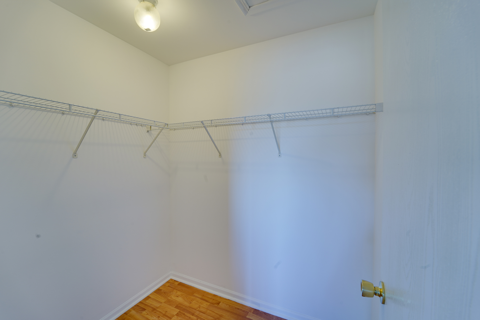 1231 Silverstone Drive, Unit 1231 Carpentersville, IL 60110 - Photo 12 of 22 a view of a small space