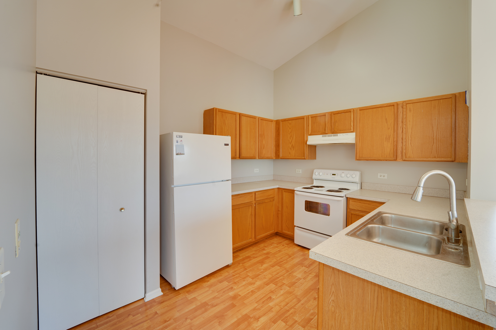 1231 Silverstone Drive, Unit 1231 Carpentersville, IL 60110 - Photo 9 of 22 a kitchen with a refrigerator sink and a stove top oven