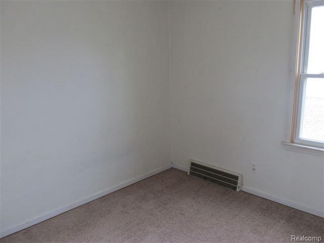 264-086206 bed2 b.JPG