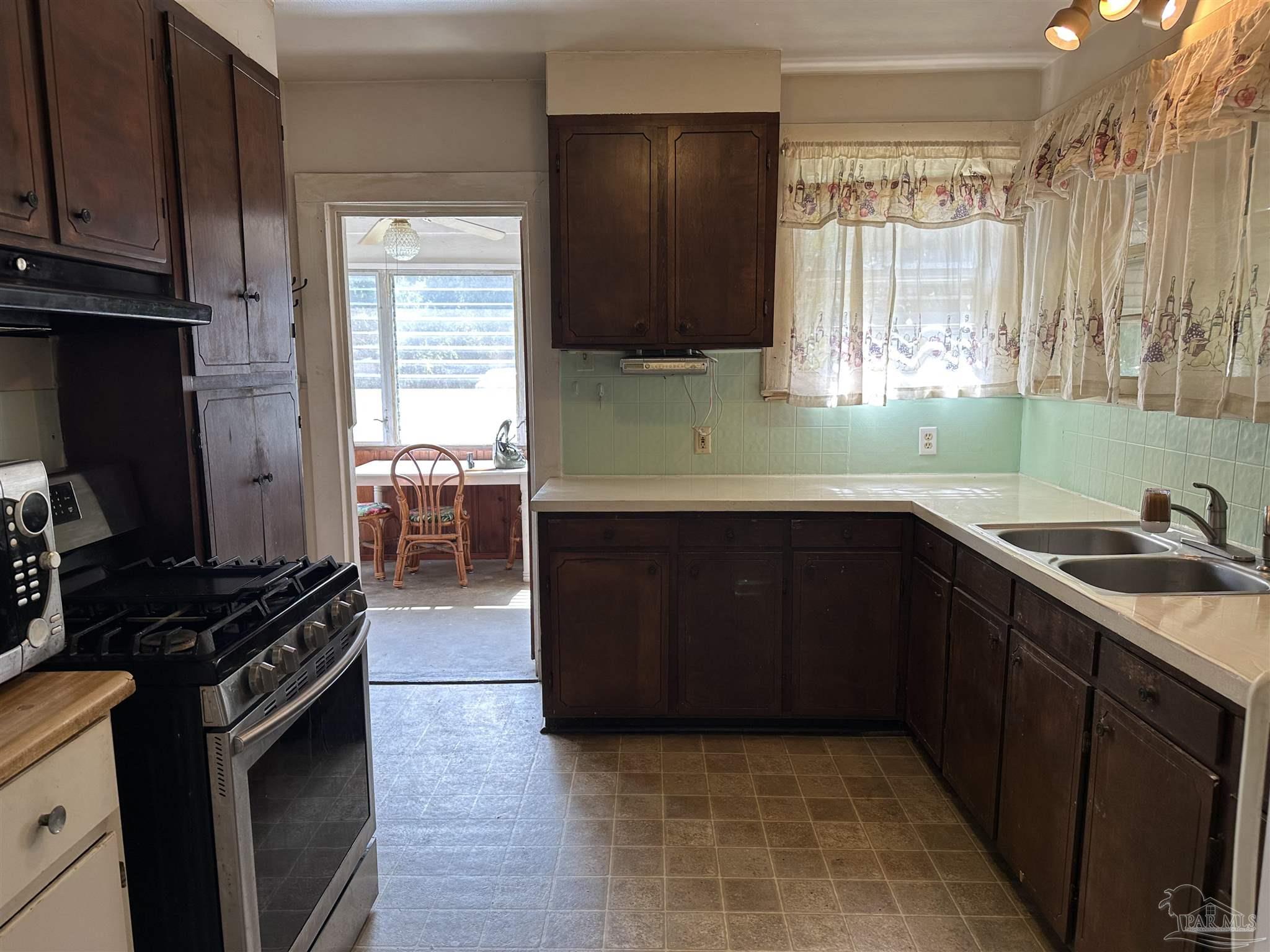 1120 South Old Corry Field Road Pensacola, FL 32507 - Photo 13 of 46
