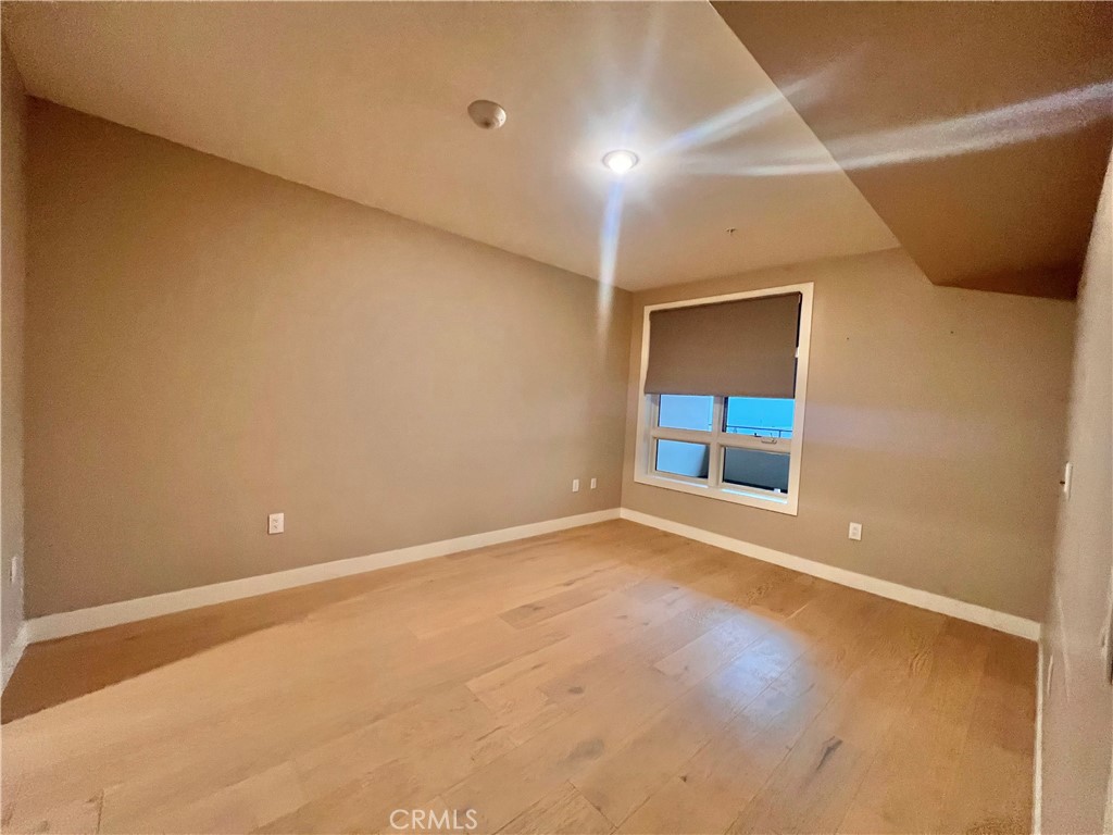 39 South Los Robles Avenue Pasadena, CA 91101 - Photo 28 of 36 a view of an empty room with a window