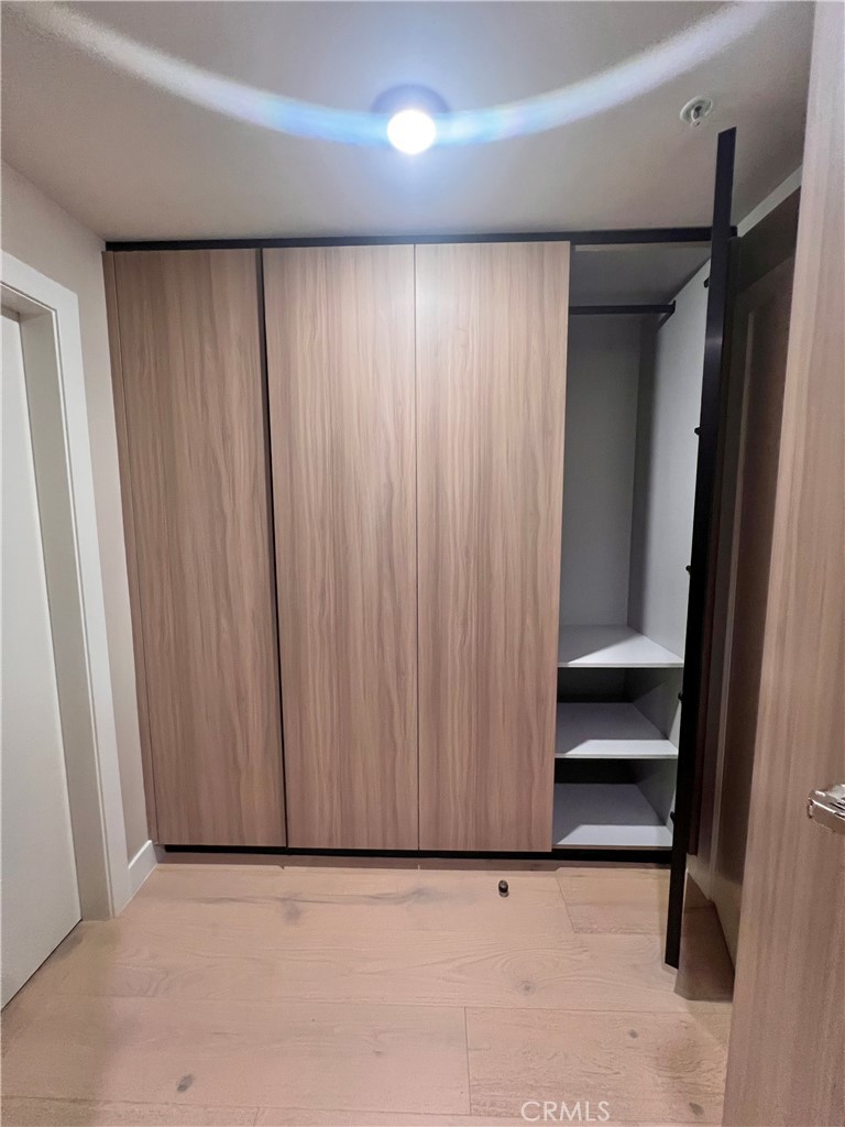 39 South Los Robles Avenue Pasadena, CA 91101 - Photo 33 of 36 a view of an empty room with a window