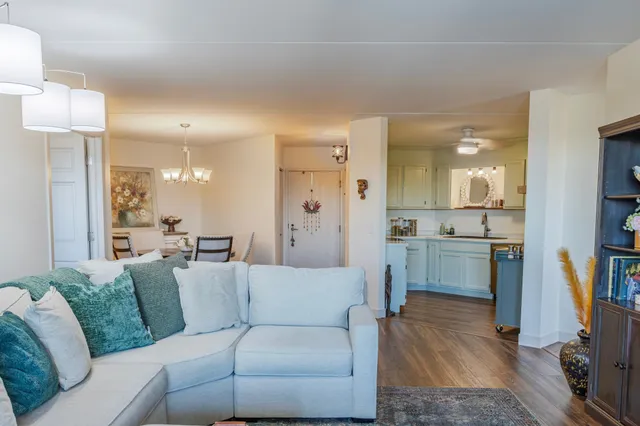 $169,900 | 2601 Kenzie Terrace, Unit 515, St. Anthony, MN 55418