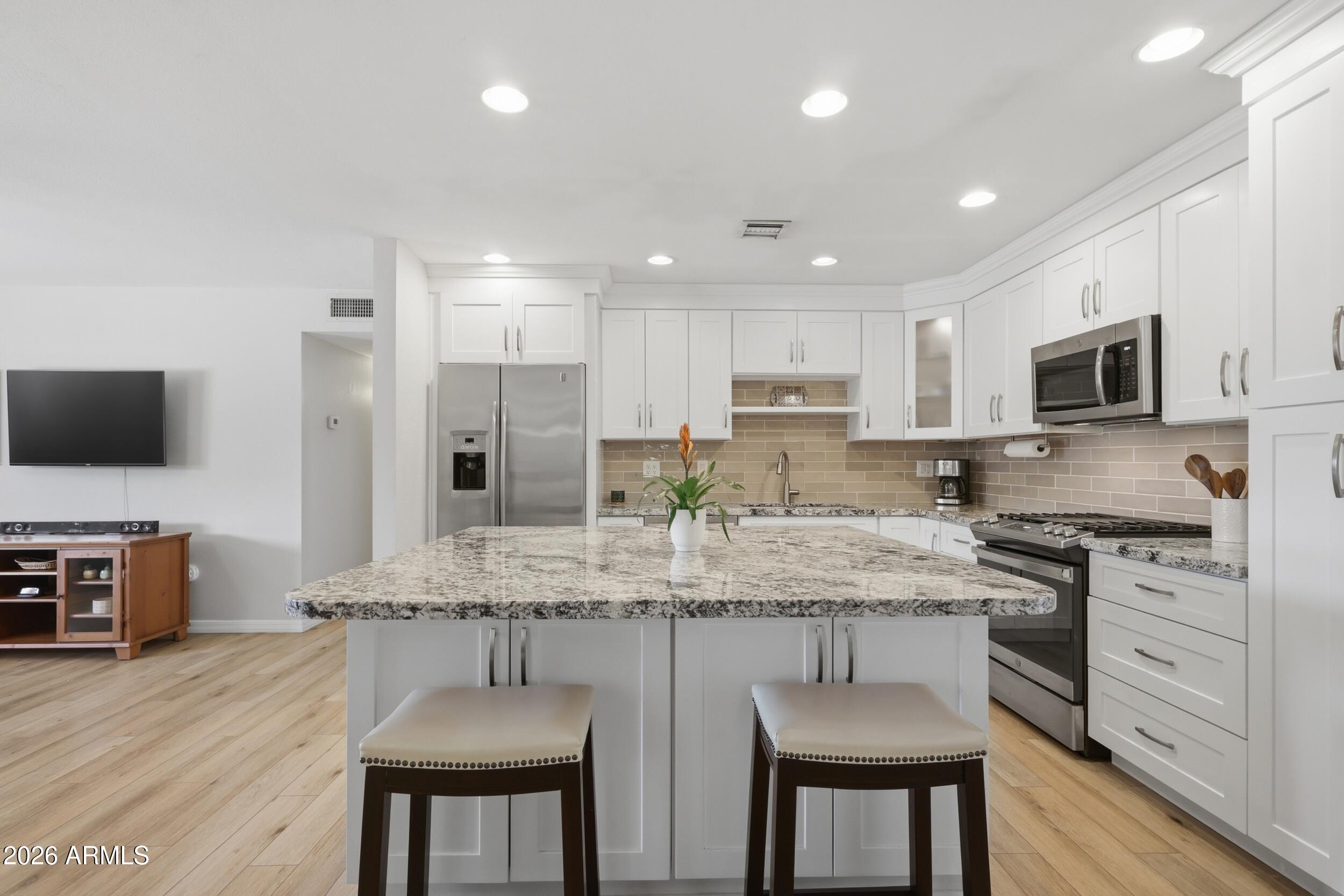 1236 East Del Rio Drive Tempe, AZ 85282 - Photo 6 of 25 Kitchen