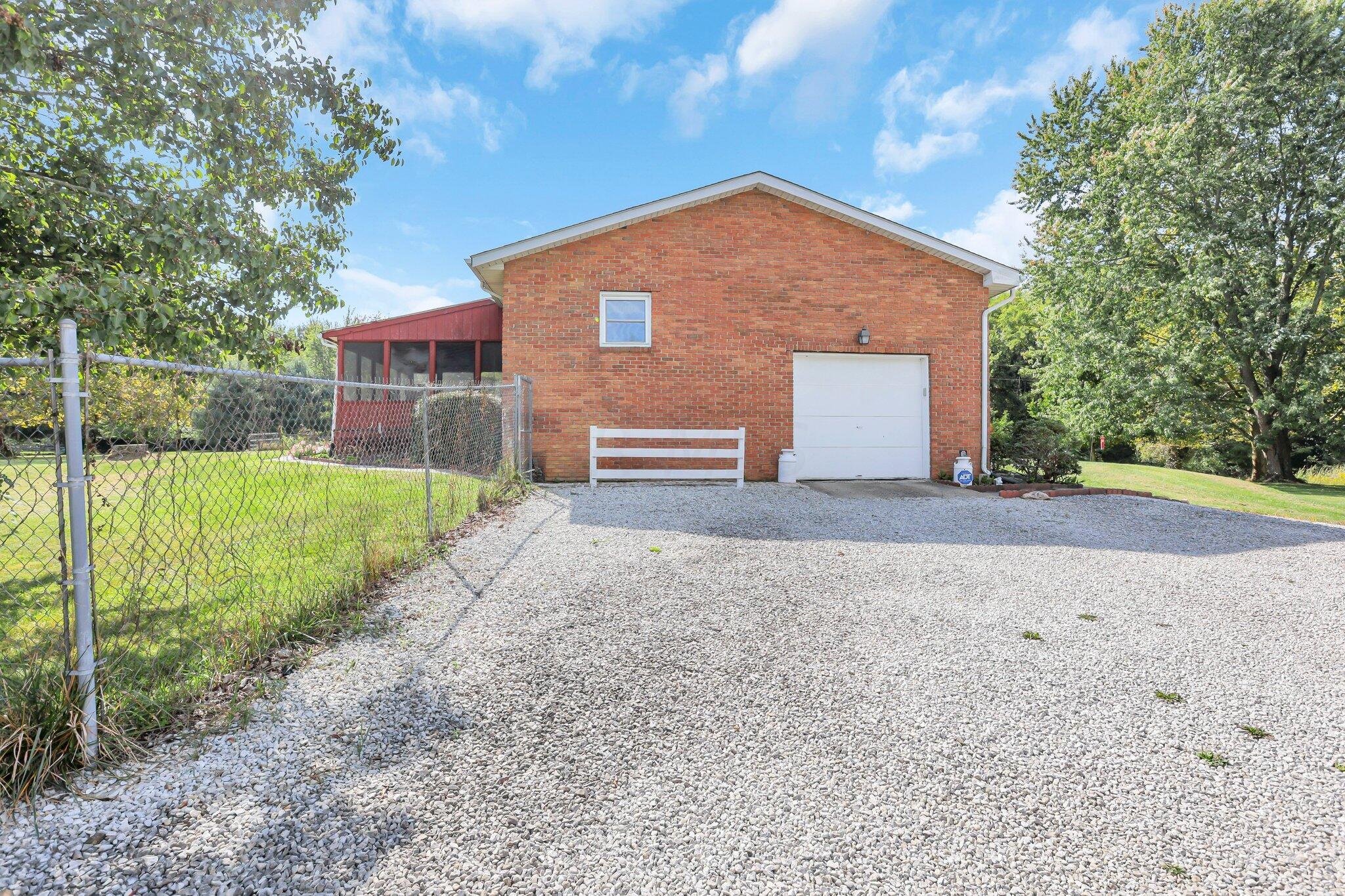 2418 Burnside Road Northwest Pataskala, OH 43062 - Photo 44 of 85 15-web-or-mls-0D3A8494