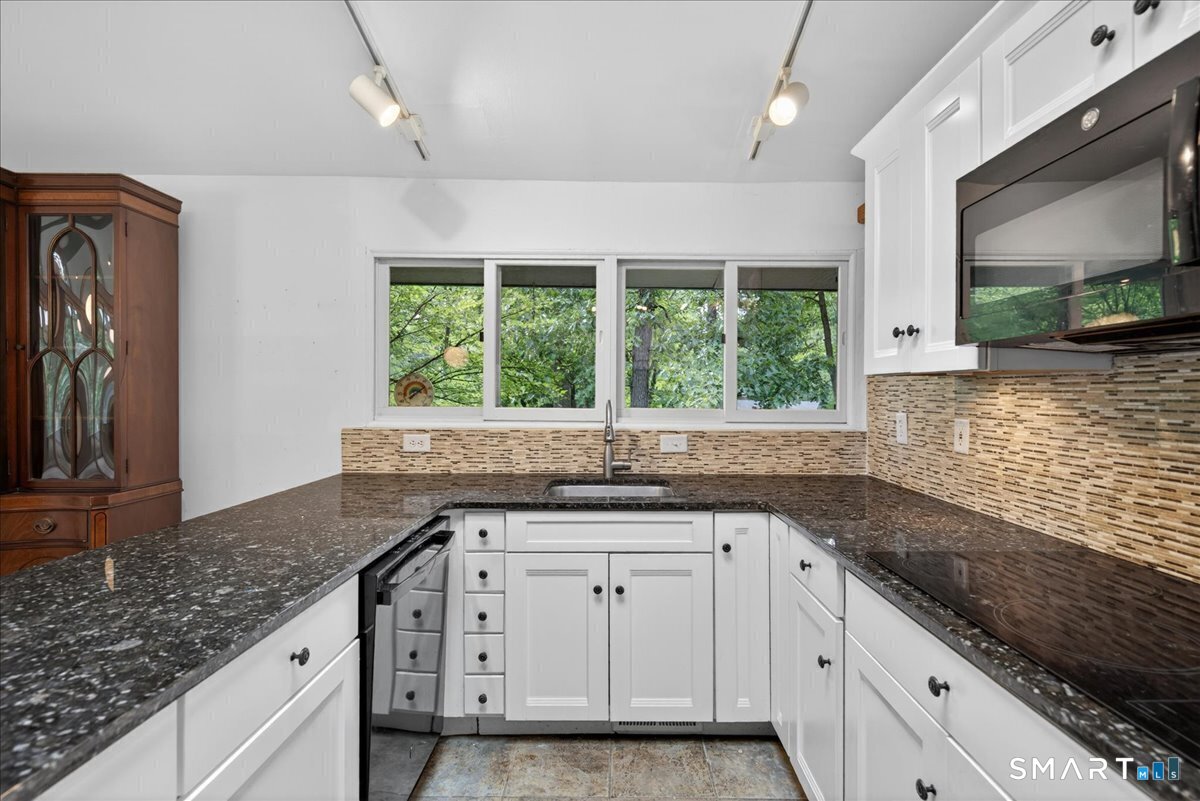 454 Old Cellar Road Orange, CT 06477 - Photo 8 of 40 Gallery Image 8
