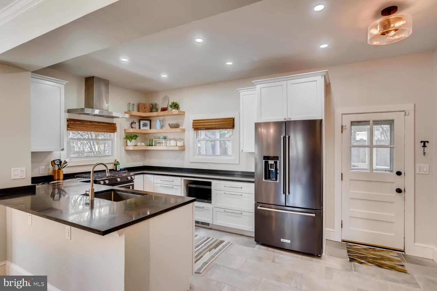 2211 Arden Road Baltimore, MD 21209 - Photo 3 of 25 Gallery Image 3