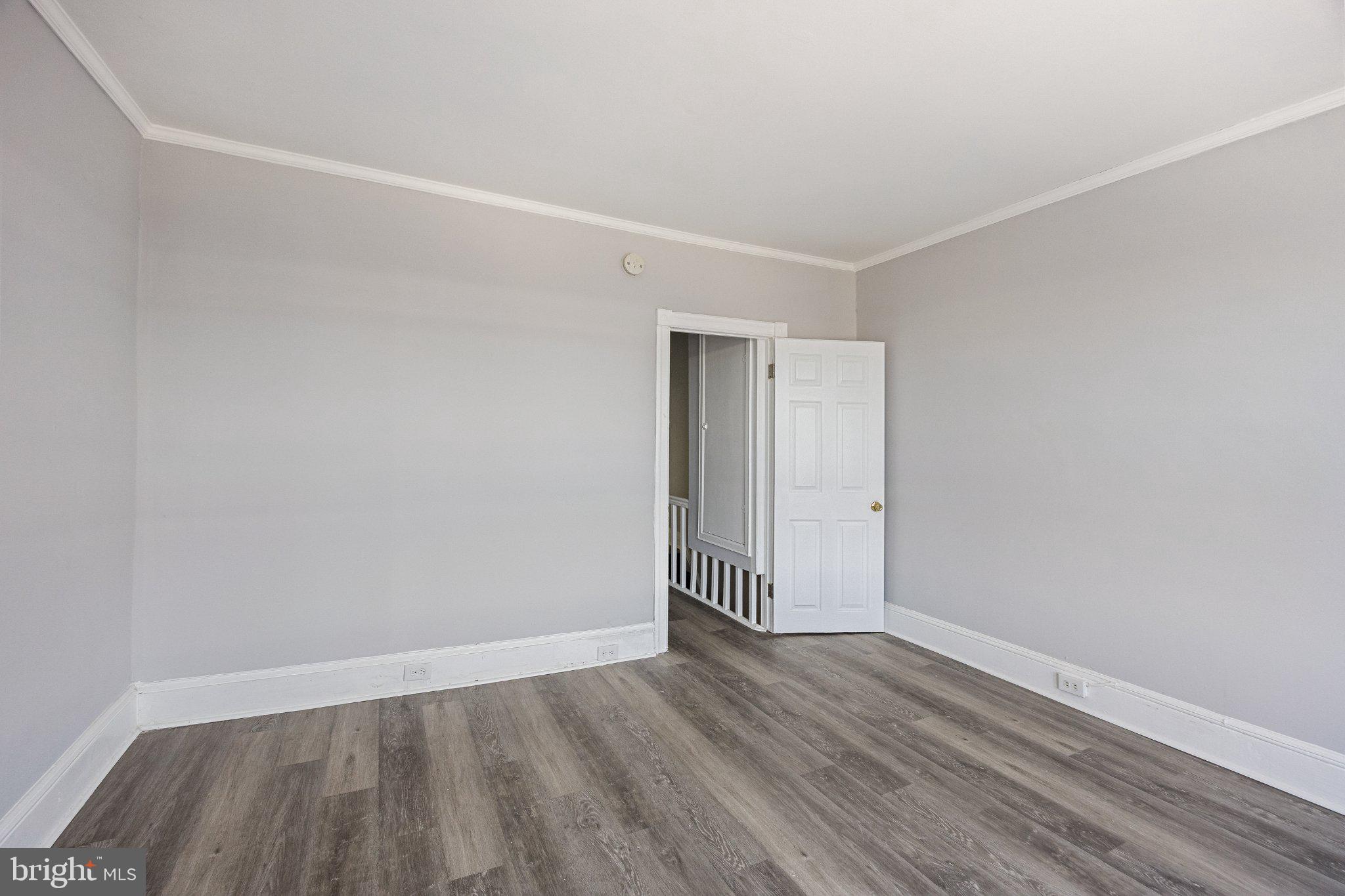 59 North Keystone Avenue Upper Darby, PA 19082 - Photo 16 of 27 Spacious room with fresh potential.