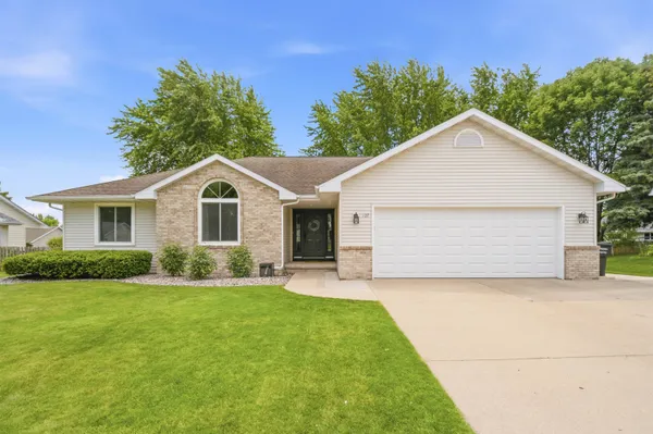 $450,000 | 127 Barefoot Court, Appleton, WI 54913