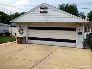 19421 Stephens Road Eastpointe, MI 48021 - Photo 11 of 25 P1000746RC.jpg