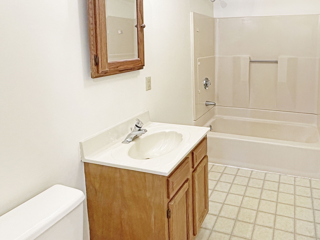 10 Gerald Court, Unit 2 Leicester, MA 01611 - Photo 19 of 22