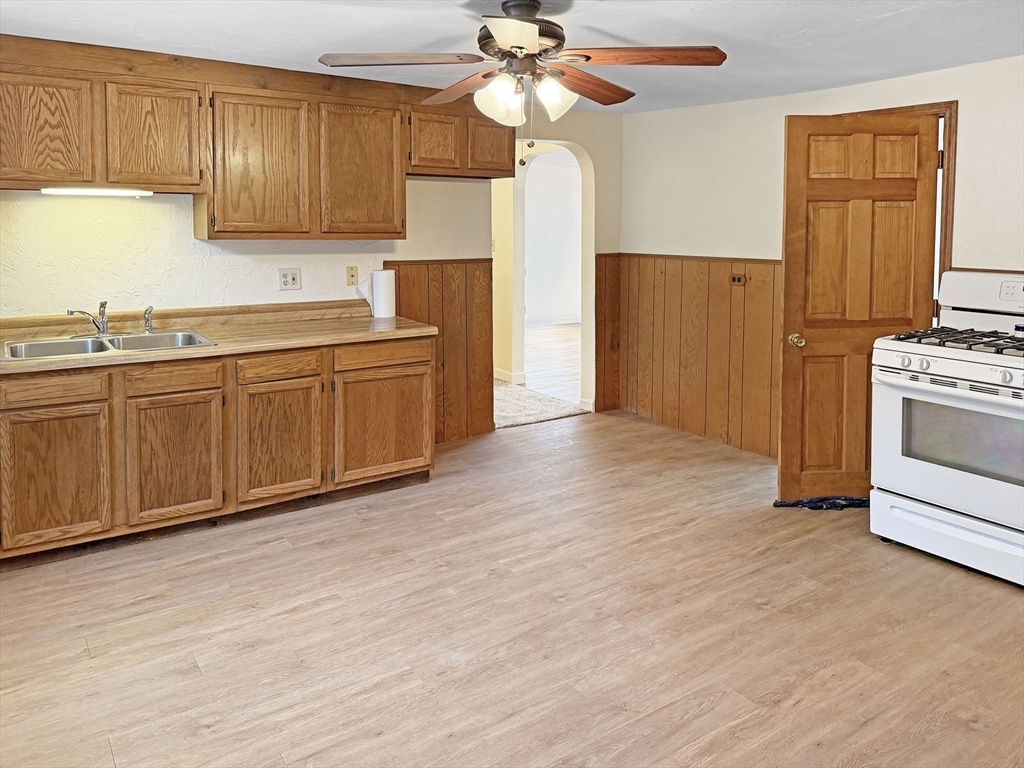 10 Gerald Court, Unit 2 Leicester, MA 01611 - Photo 2 of 22