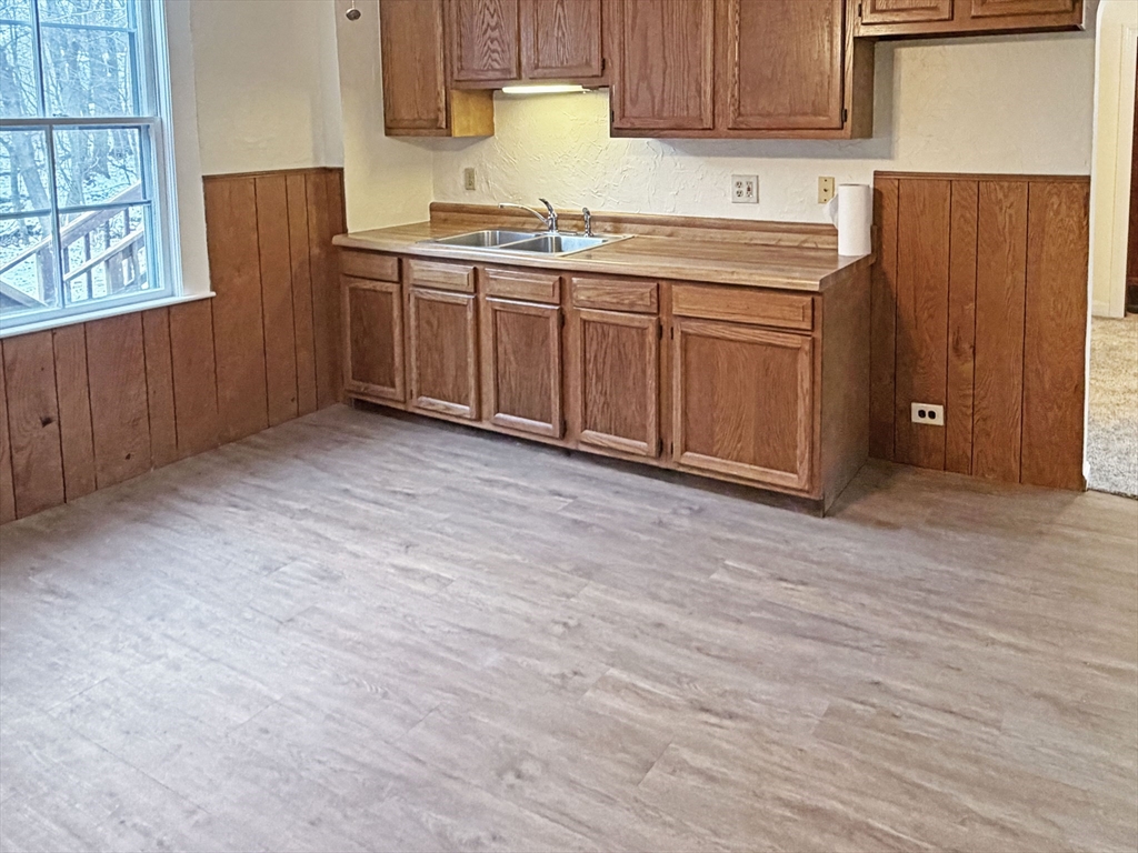 10 Gerald Court, Unit 2 Leicester, MA 01611 - Photo 7 of 22