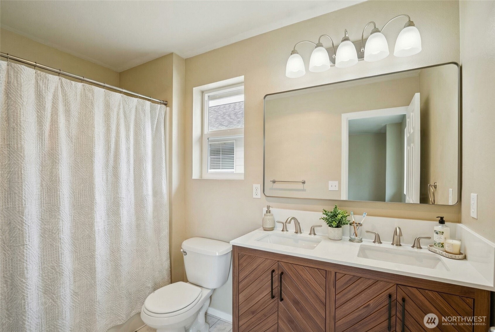 323 Helen Street Sedro-Woolley, WA 98284 - Photo 23 of 34 a bathroom with a toilet a sink a mirror a vanity and window
