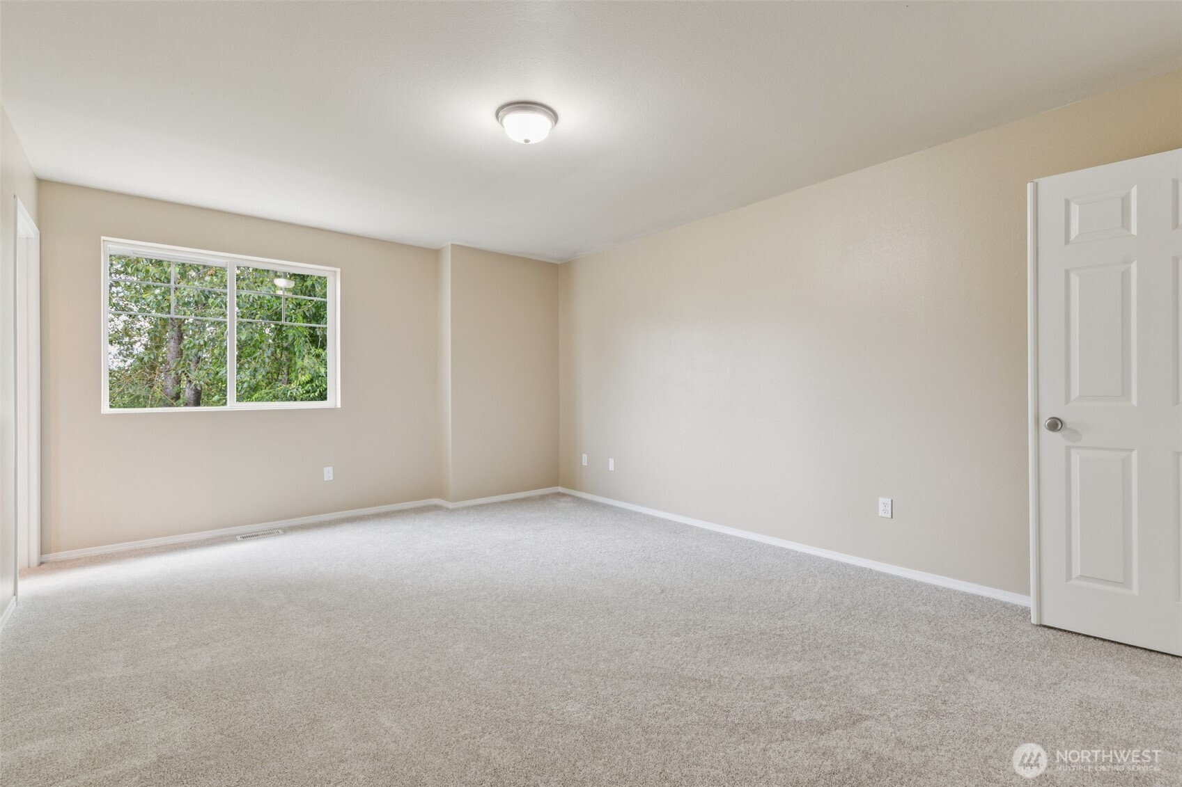 323 Helen Street Sedro-Woolley, WA 98284 - Photo 24 of 34 an empty room with windows and closet
