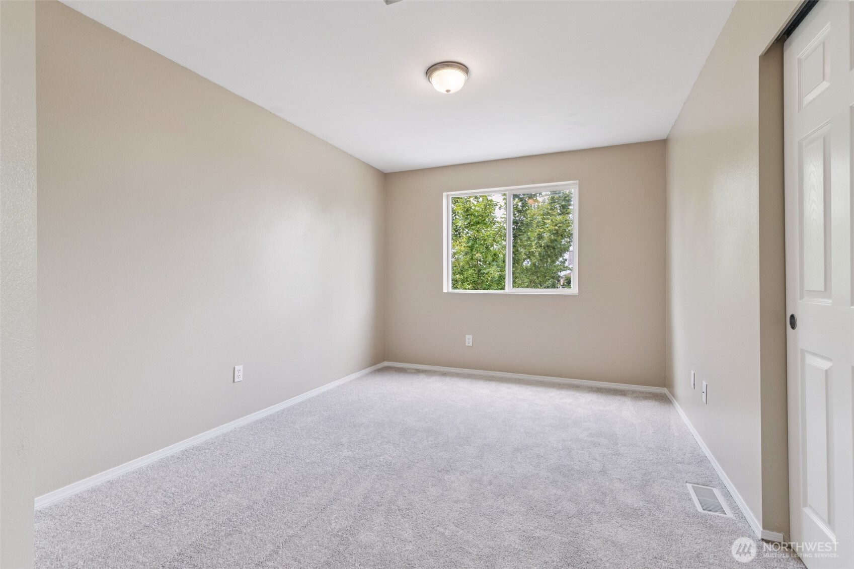 323 Helen Street Sedro-Woolley, WA 98284 - Photo 30 of 34 an empty room with windows