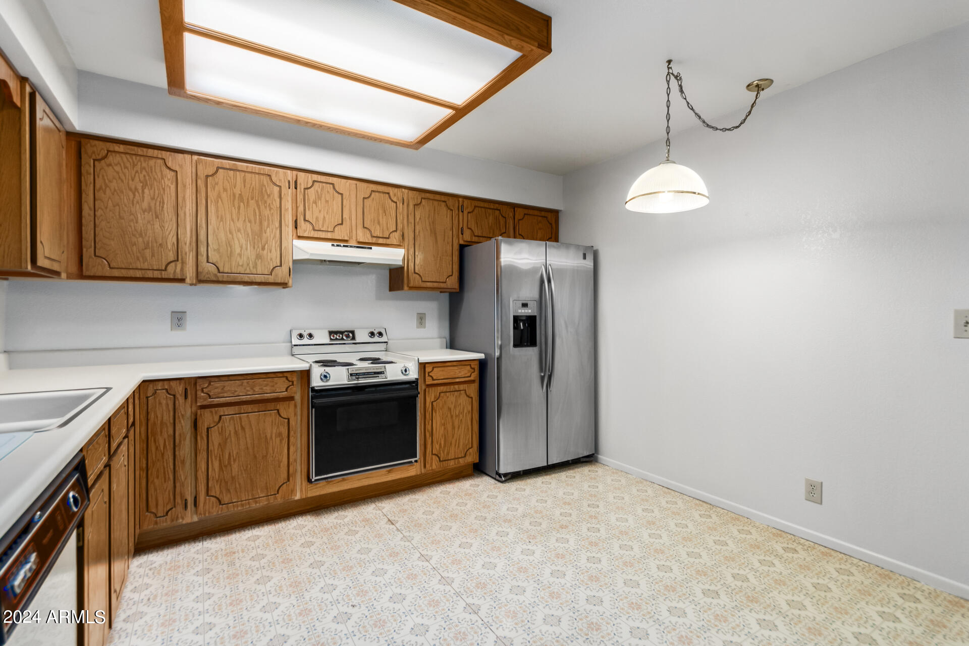 520 South Greenfield Road, Unit 39 Mesa, AZ 85206 - Photo 6 of 19 a kitchen with a refrigerator sink and cabinets