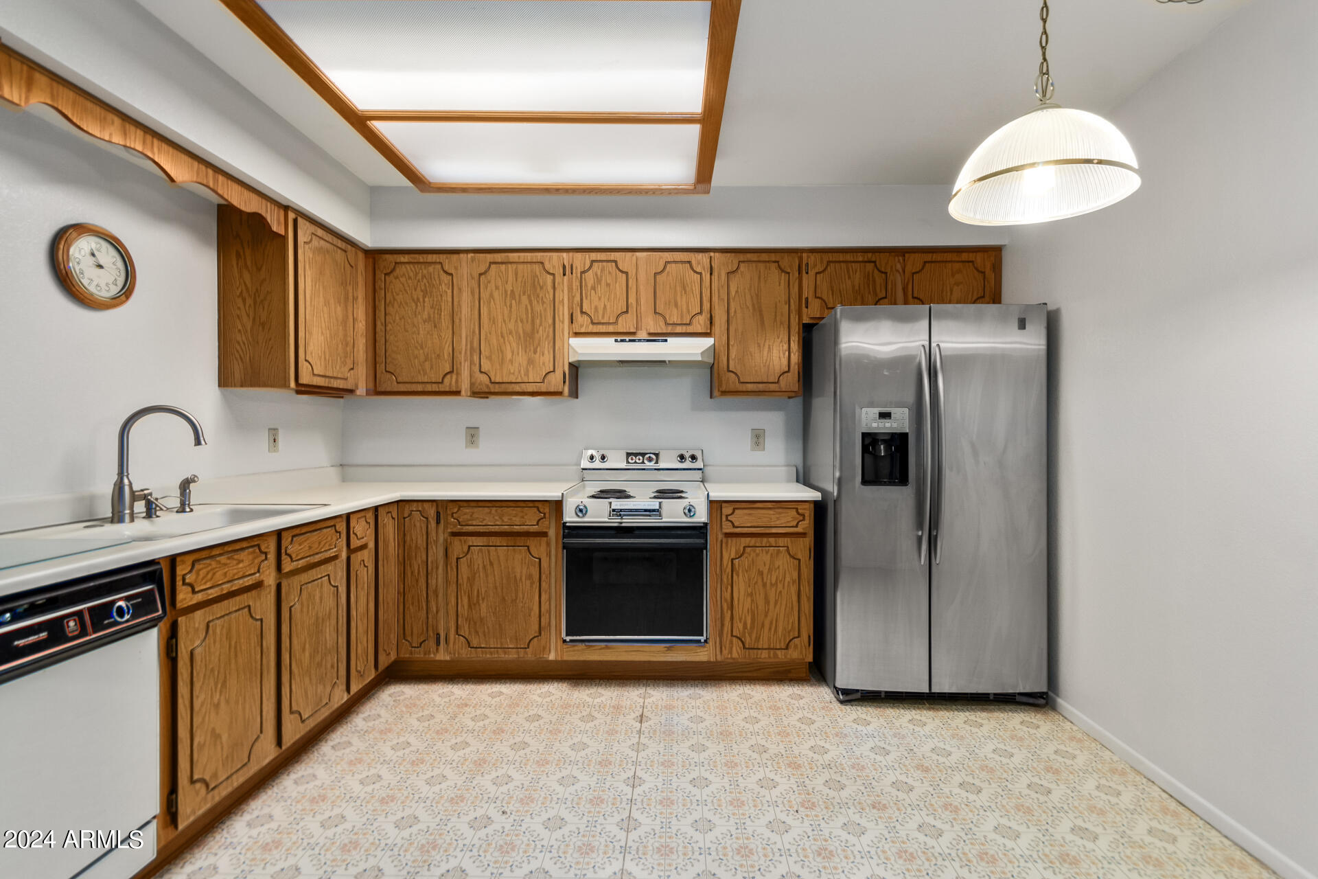 520 South Greenfield Road, Unit 39 Mesa, AZ 85206 - Photo 7 of 19 a kitchen with stainless steel appliances granite countertop a refrigerator a sink and a stove
