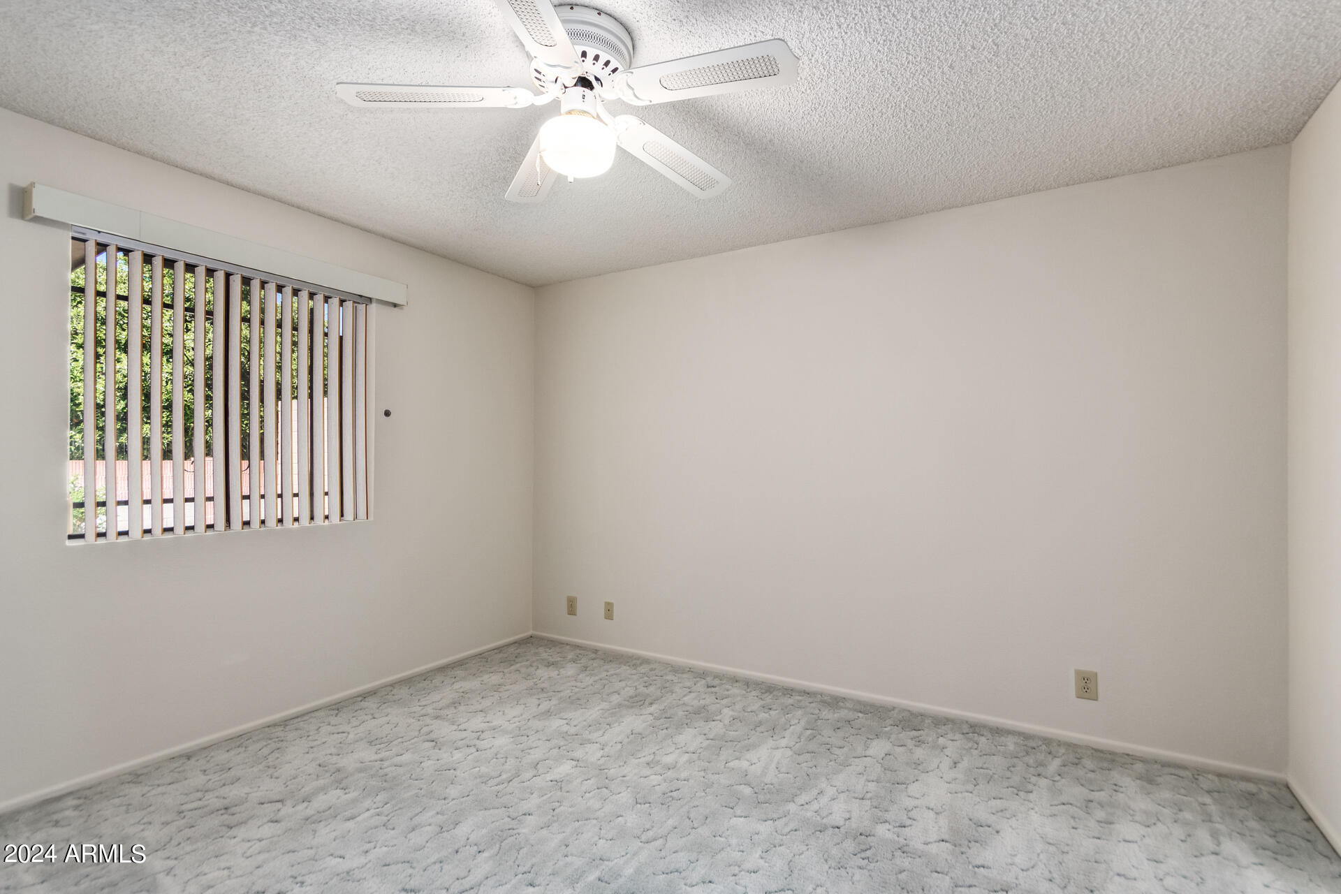 520 South Greenfield Road, Unit 39 Mesa, AZ 85206 - Photo 9 of 19 an empty room with a chandelier fan