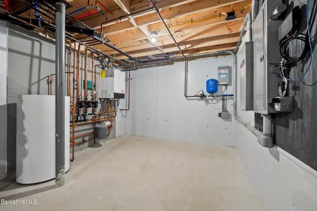 $1,290,000 | 23 Rood Hill Road, Sandisfield, MA 01255