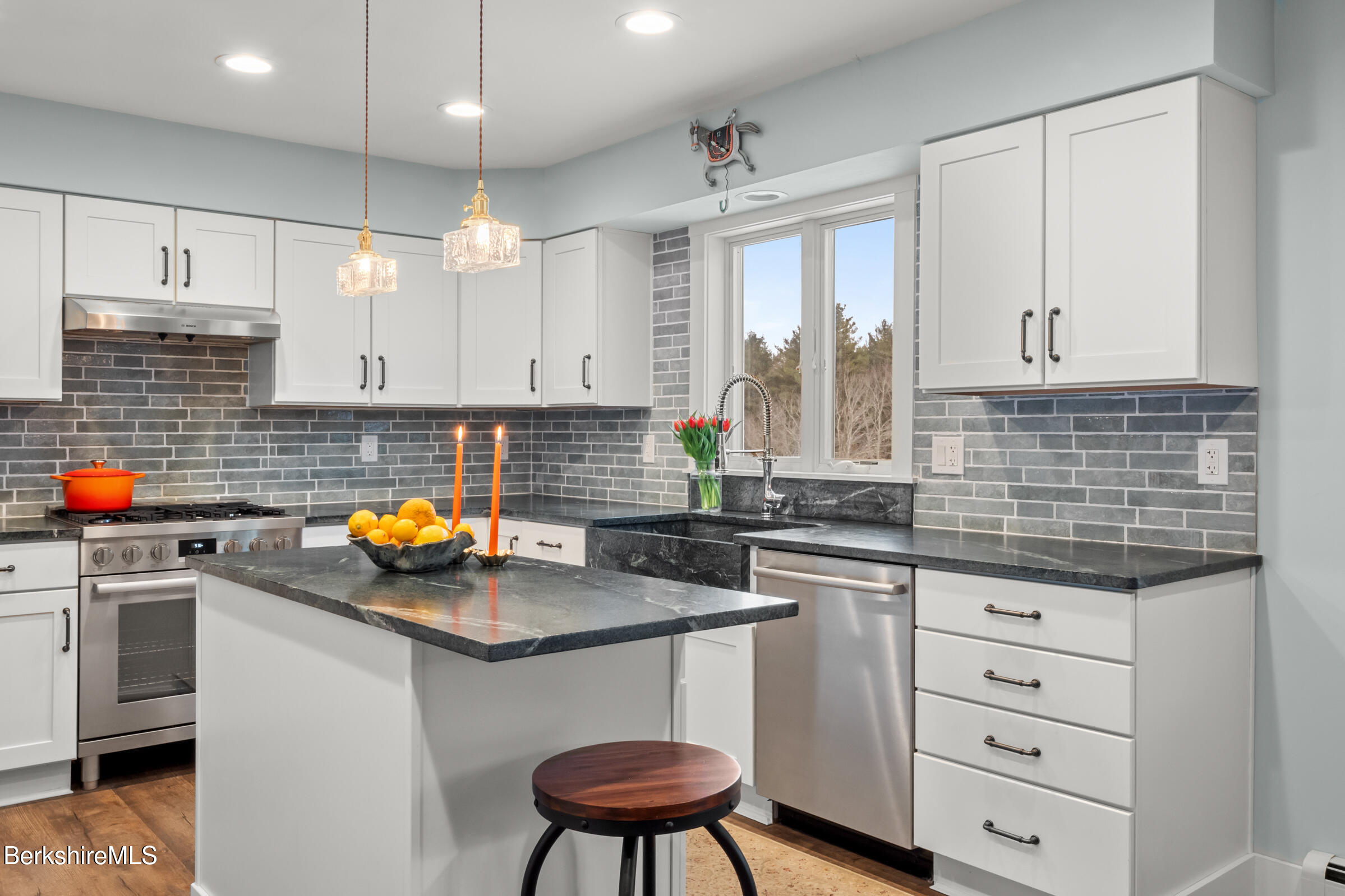 23 Rood Hill Road Sandisfield, MA 01255 - Photo 4 of 54 33