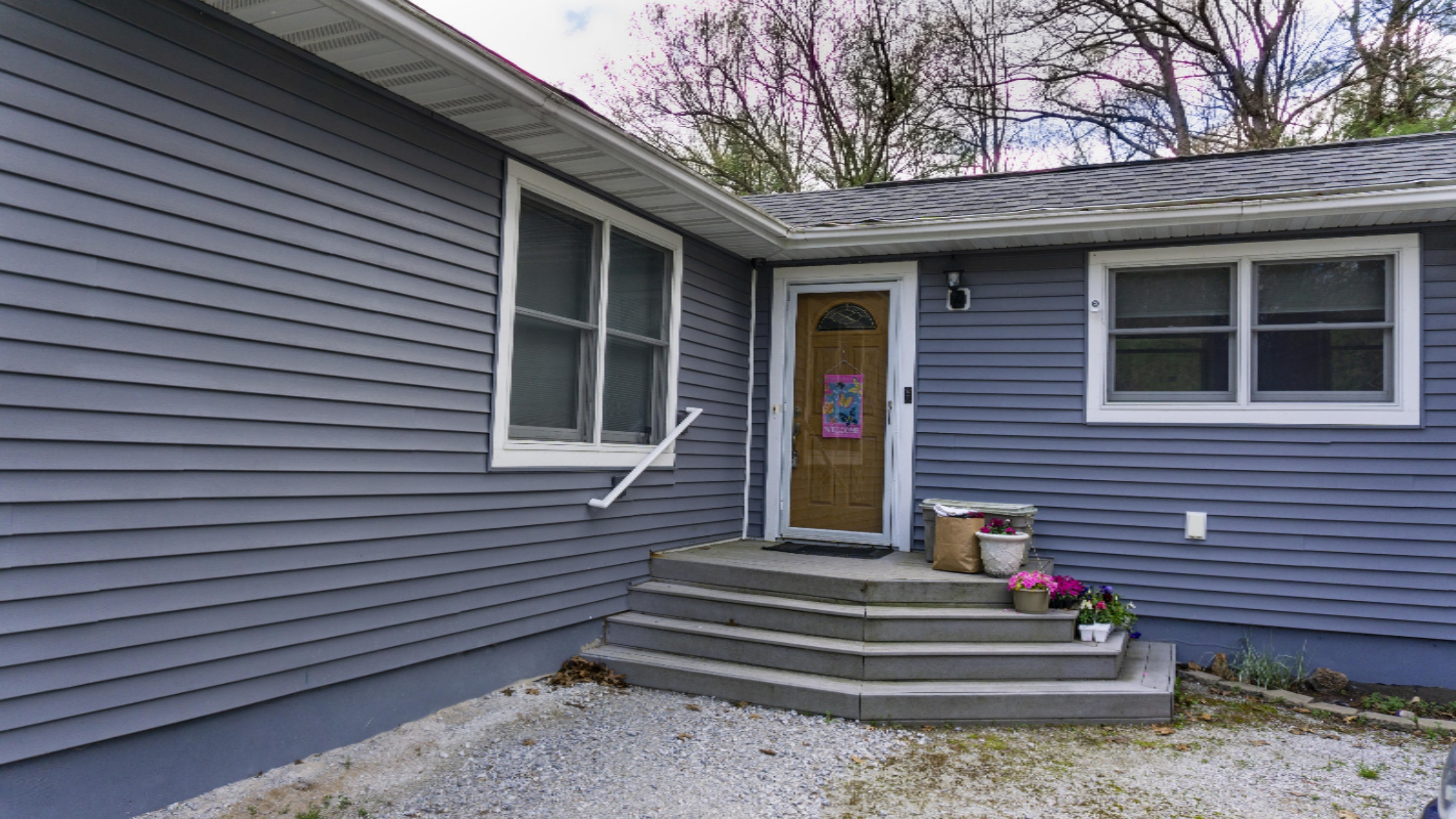 2947 Russell Road Muskegon, MI 49445 - Photo 48 of 74 Second Front Entrance