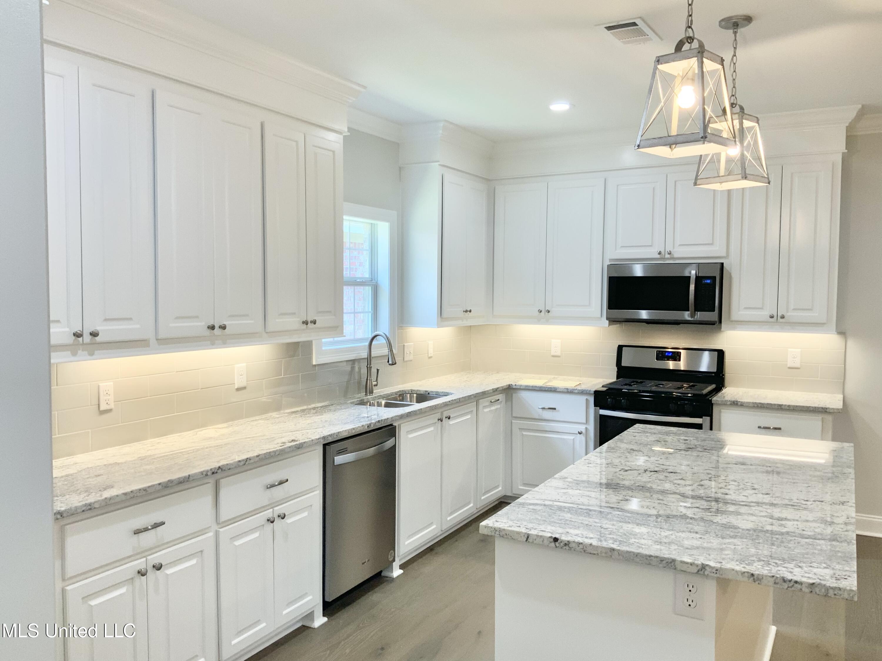 634 Westhill Road Brandon, MS 39042 - Photo 1 of 45 DFCA339D-0358-4BD4-BD54-FE11B95085E2