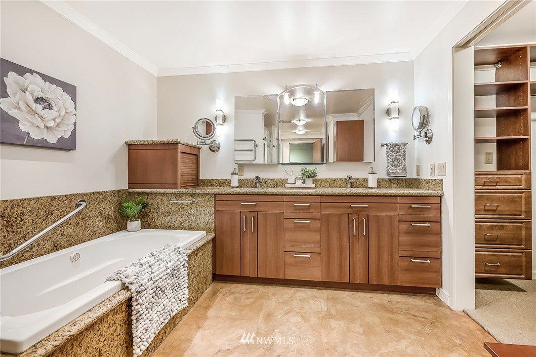 3100 West Commodore Way, Unit 203 Seattle, WA 98199 - Photo 12 of 22