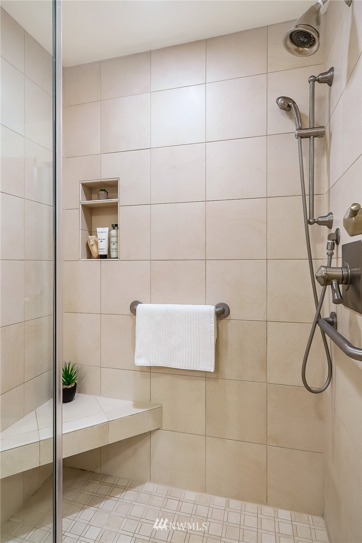 3100 West Commodore Way, Unit 203 Seattle, WA 98199 - Photo 13 of 22