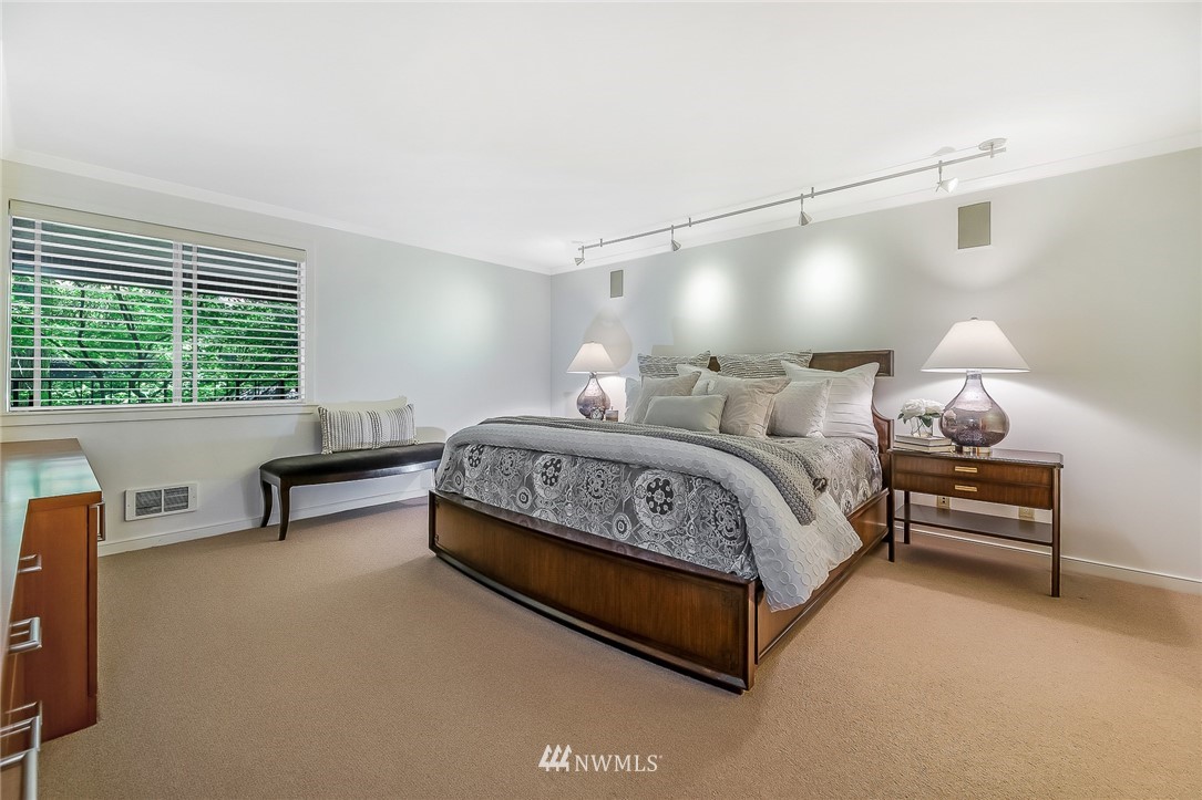 3100 West Commodore Way, Unit 203 Seattle, WA 98199 - Photo 8 of 22