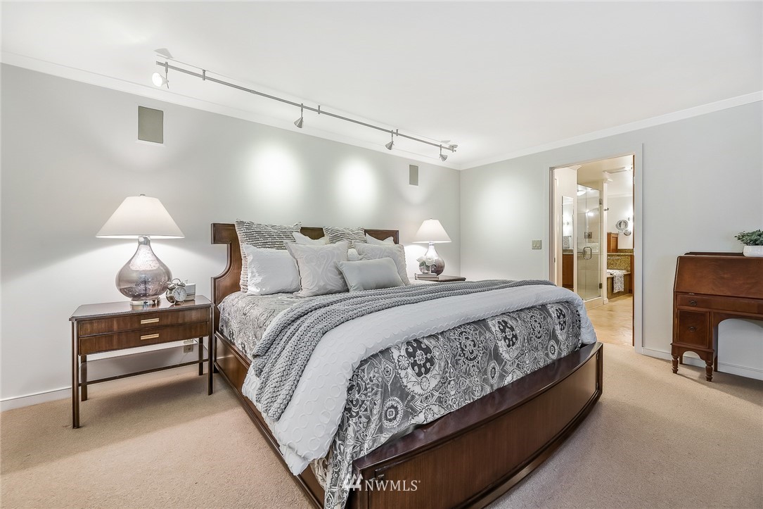 3100 West Commodore Way, Unit 203 Seattle, WA 98199 - Photo 9 of 22