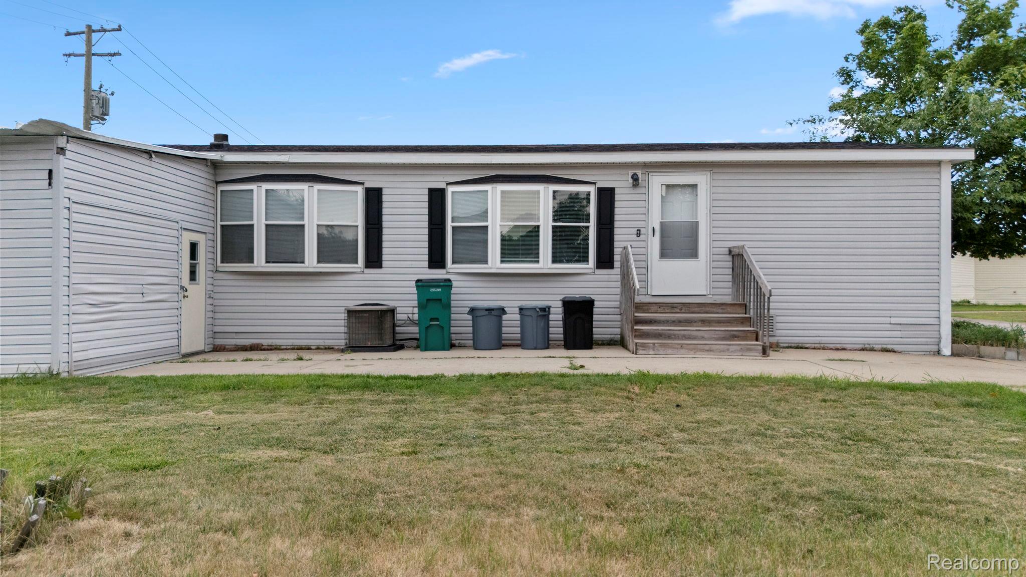 19921 Rhapsody Drive Clinton Township, MI 48036 - Photo 2 of 19 3-web-or-mls-19921-rhapsody-dr.jpg