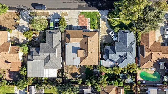 a view of a pathway with a yard