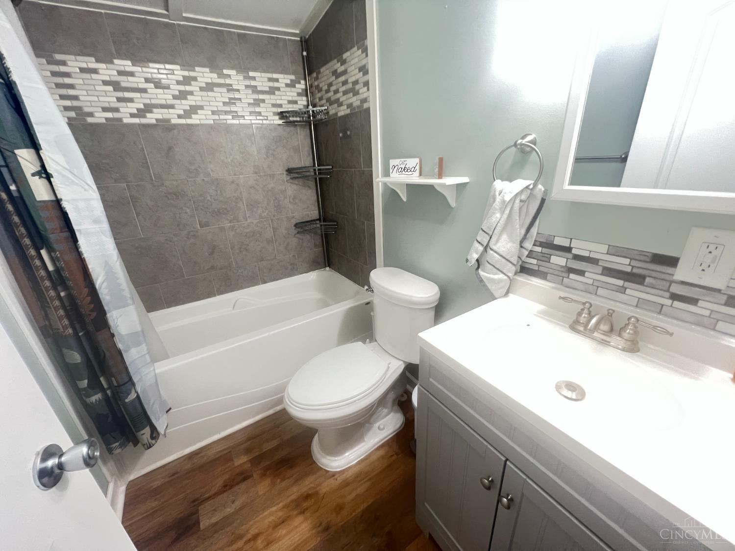 17153 Malady Road Mount Orab, OH 45154 - Photo 8 of 14 Secondary/hall bath has custom tile surround and mosaic style backsplash. Completely upgraded.