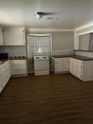 $1,350 | 111 Lazy Trail, Conroe, TX 77316