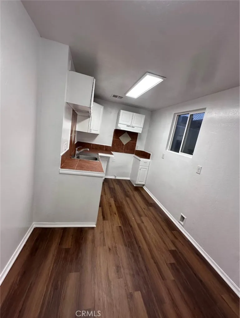 634 33rd Street Bakersfield, CA 93301 - Photo 18 of 39 a view of kitchen and wooden floor