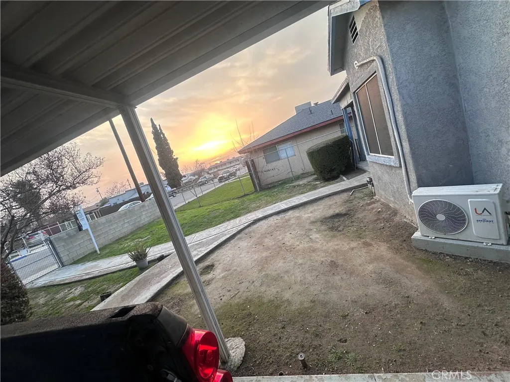 634 33rd Street Bakersfield, CA 93301 - Photo 3 of 39