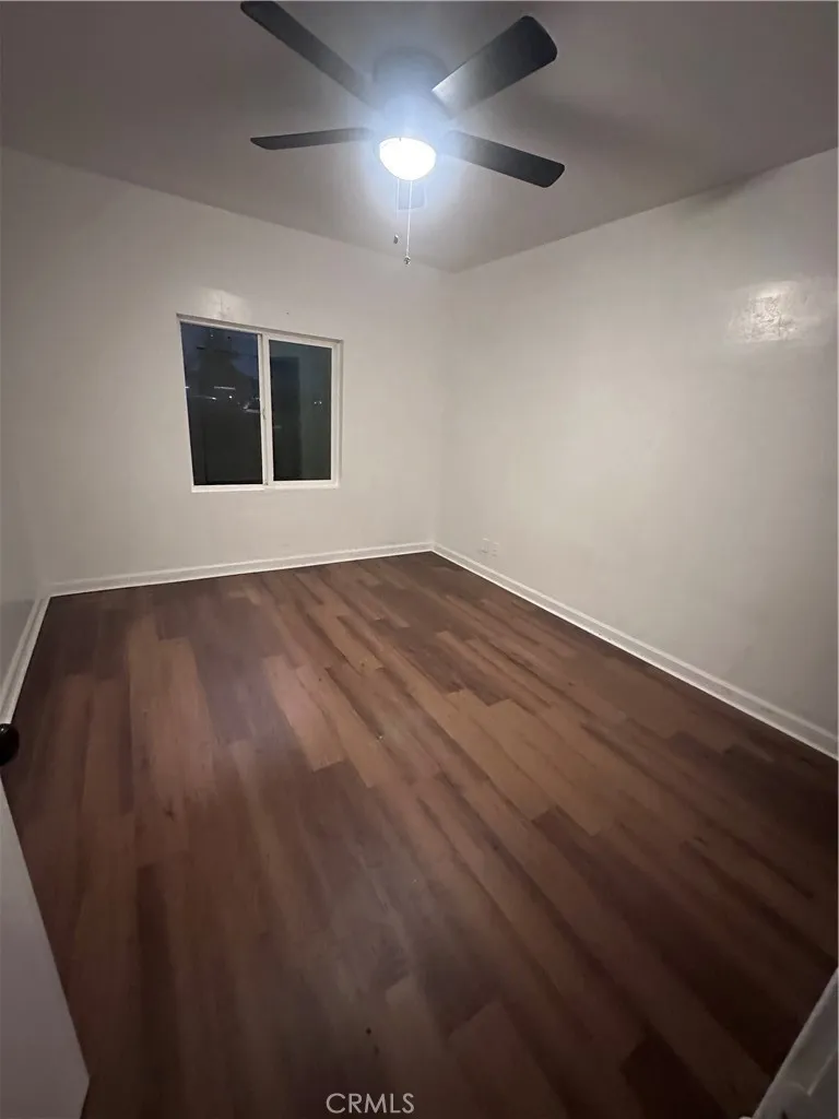 634 33rd Street Bakersfield, CA 93301 - Photo 4 of 39 an empty room with wooden floor and windows
