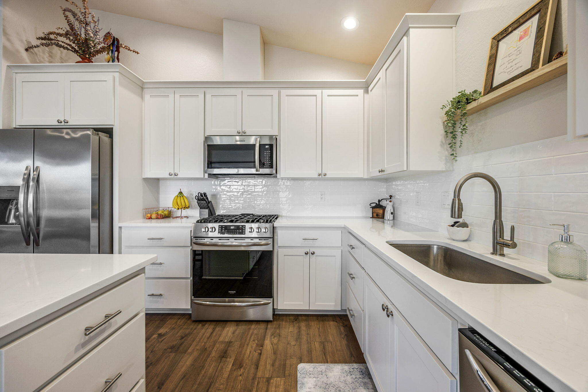 1653 Thomas Road Medford, OR 97501 - Photo 1 of 54 Gorgeous Kitchen