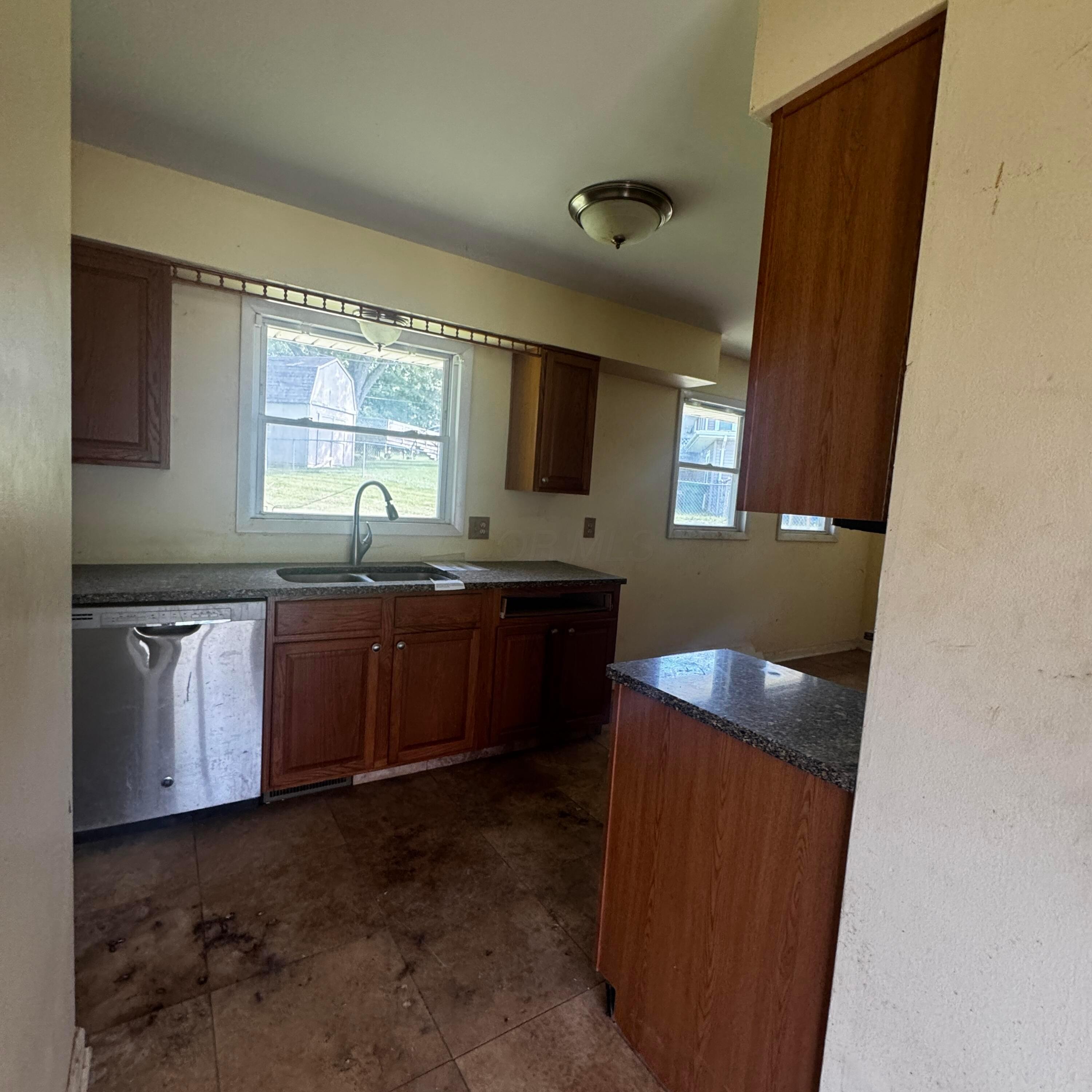 2136 East Home Road Springfield, OH 45503 - Photo 5 of 16 IMG_8144 2