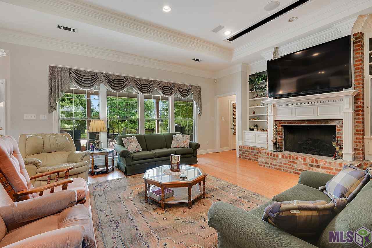 10355 South Tiger Bend Road Baton Rouge, LA 70817 - Photo 24 of 24 Open Floor Plan Family Room