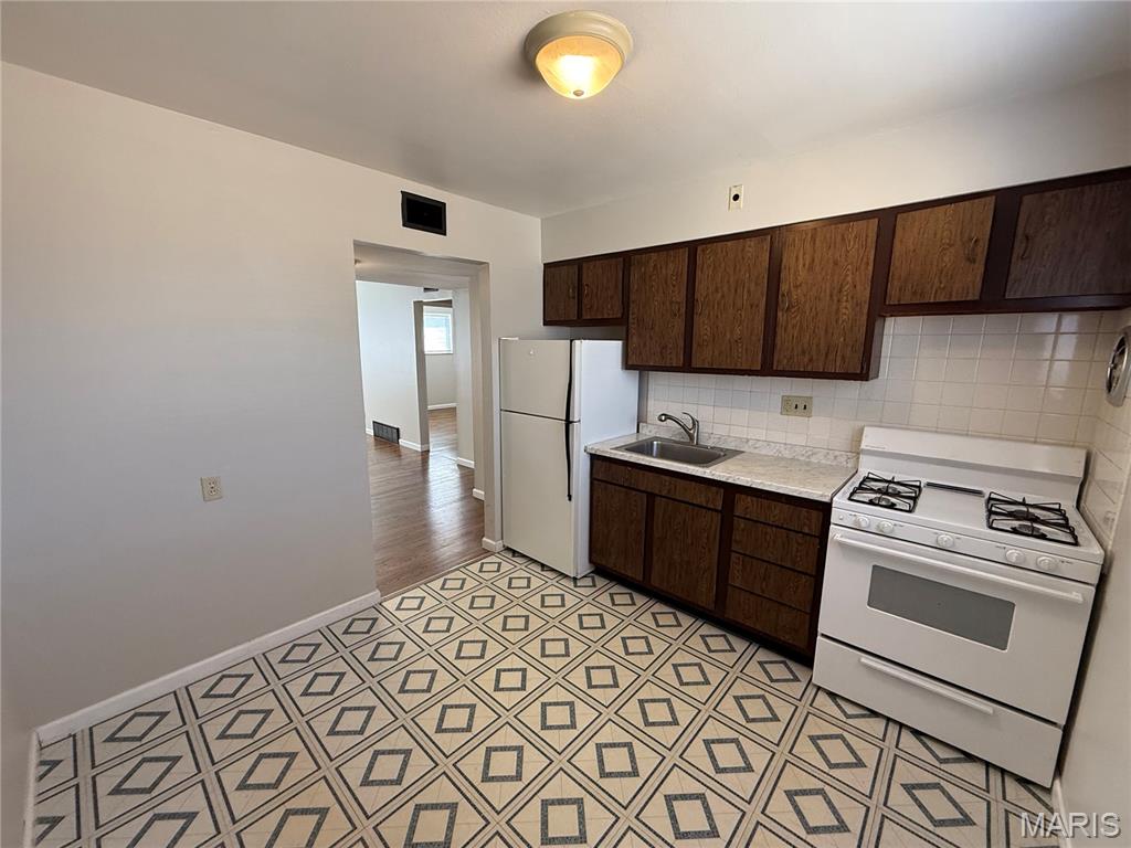 8502 Titchfield Court, Unit C St. Louis, MO 63123 - Photo 15 of 21