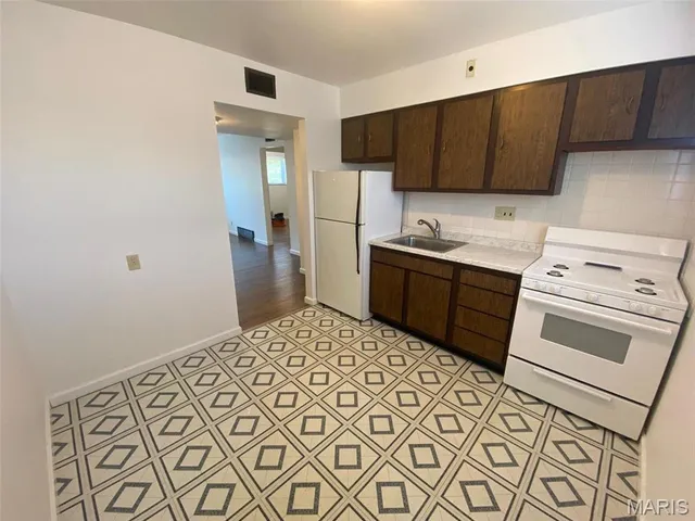 $965 | 8502 Titchfield Court, Unit C, St. Louis, MO 63123