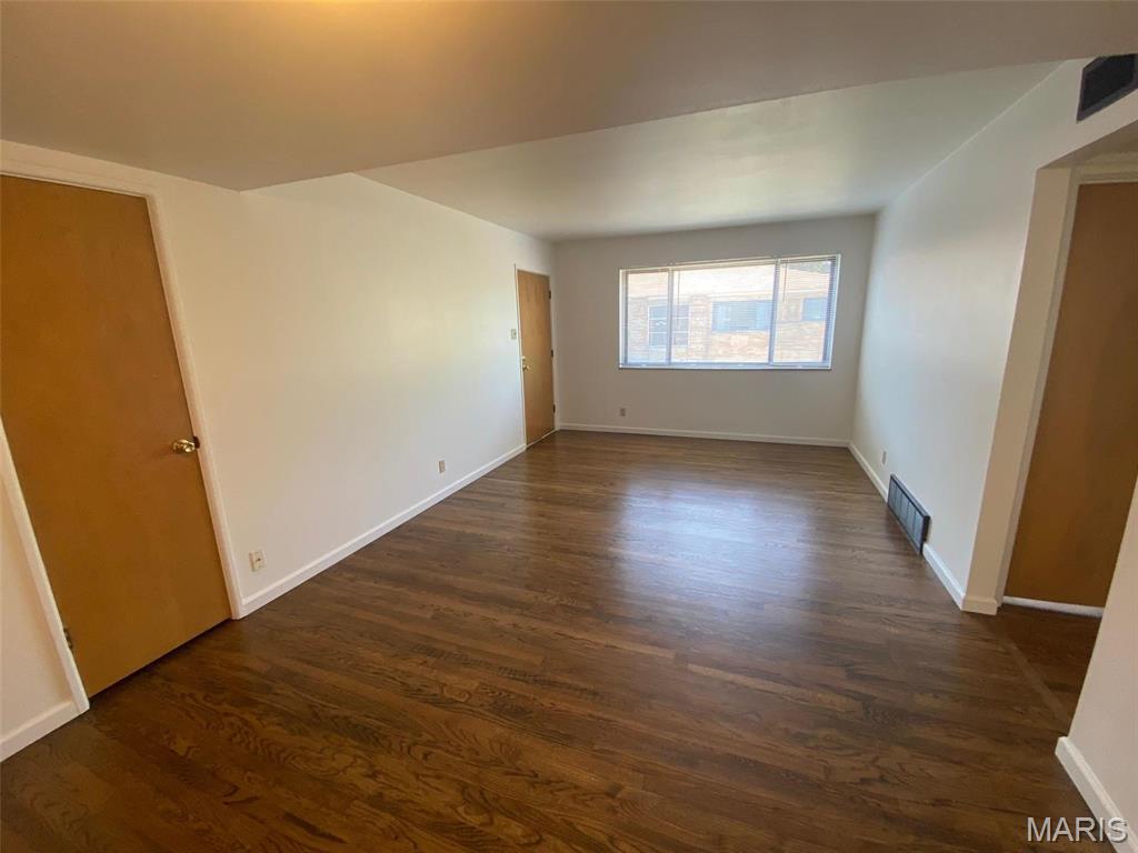 8502 Titchfield Court, Unit C St. Louis, MO 63123 - Photo 4 of 21