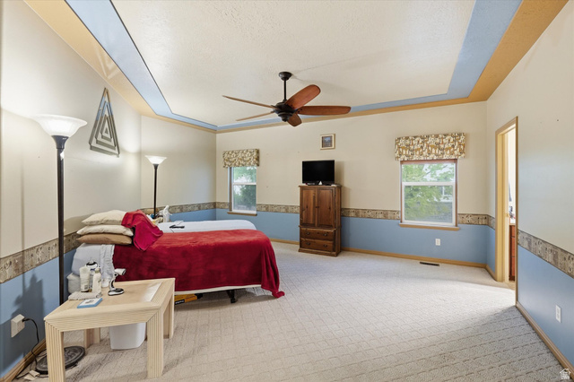 560 East 700 North Logan, UT 84321 - Photo 8 of 32 Spacious room featuring a ceiling fan