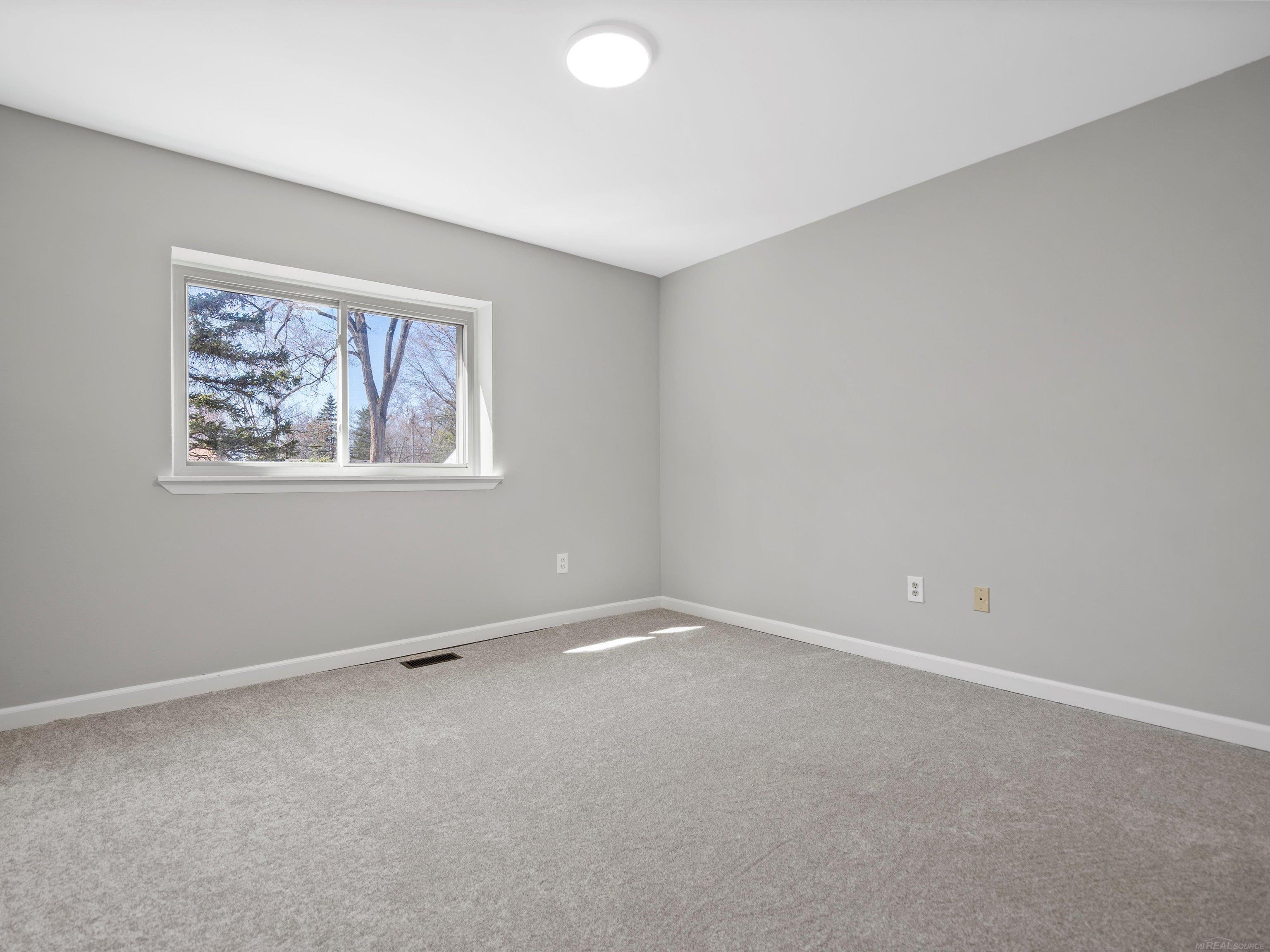 2621 Weaverton Rochester, MI 48307 - Photo 22 of 34 50168963-06b1c06e-f250-4bd7-913a-3bce39d1243a.JPG